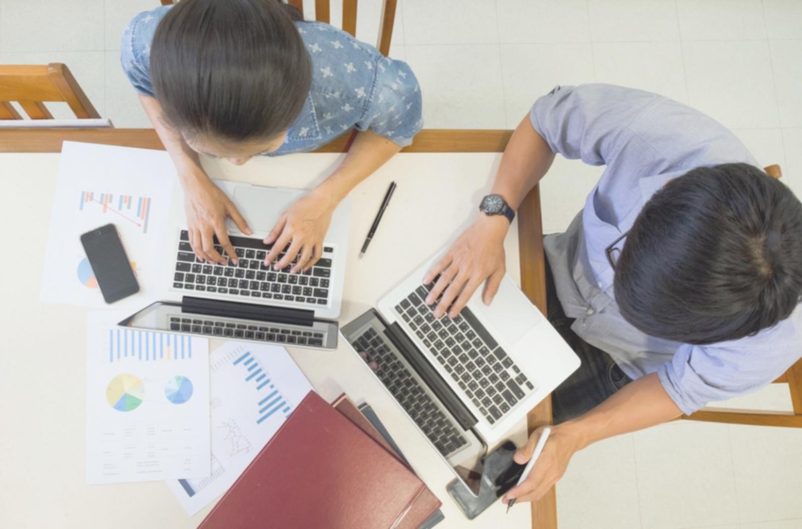 Sesión de trabajo colaborativo sobre finanzas personales